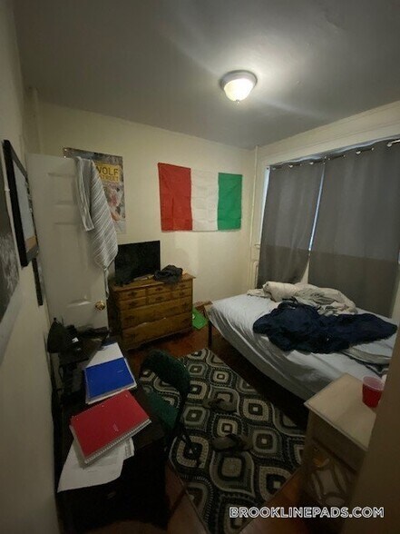 Building Photo - 316 St Paul St