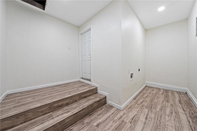 Building Photo - 4025 Hiland Dr