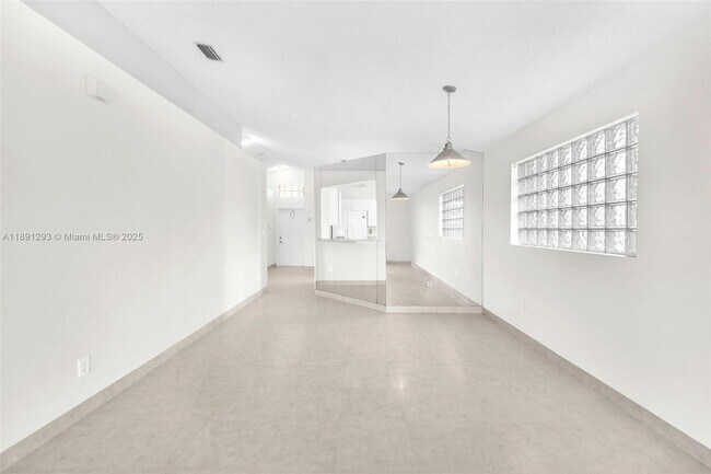 Building Photo - 16411 Sapphire Bend