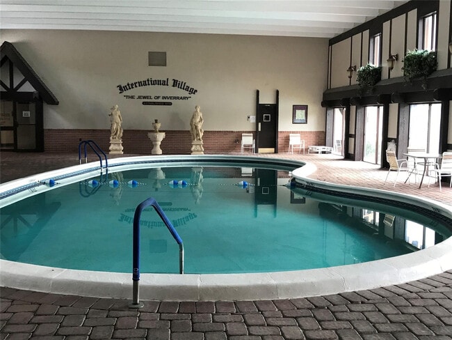 Building Photo - 3680 Inverrary Dr