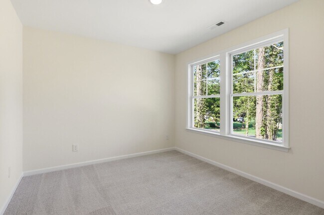 Building Photo - 122 Maplewood Ave