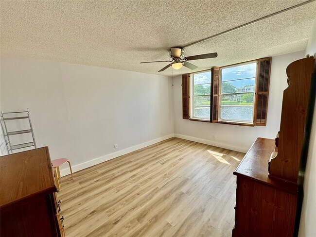 Building Photo - 9311 Orange Grove Dr