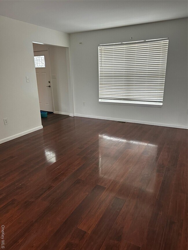 Building Photo - 4 Marian Ct