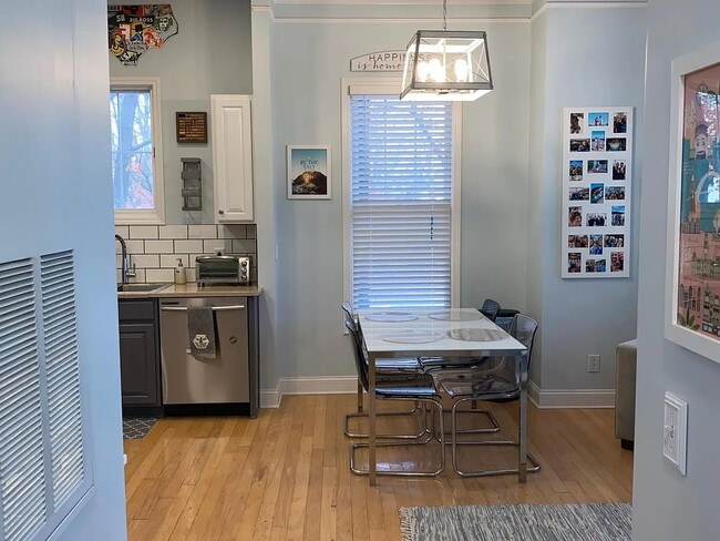 Building Photo - "Cozy Urban Retreat: Charming 1-Bedroom Oasis in Charlotte's Vibrant Arts District!"