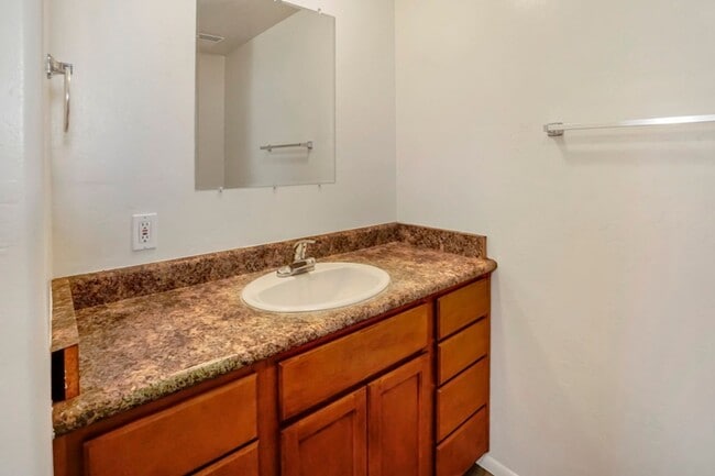 Building Photo - Spacious 3 Bed, 2 Bath Home Near UofA - Perfect Tucson Living!