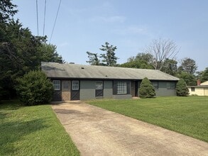 Building Photo - 499 Greenwell Ct