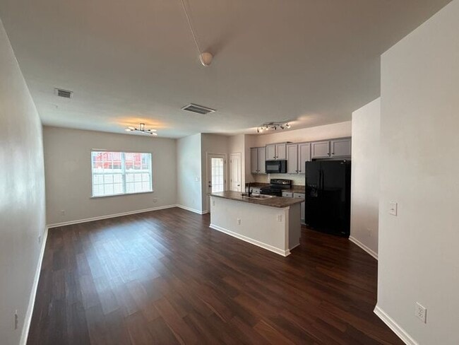 Building Photo - T.R. Lawing Realty Property