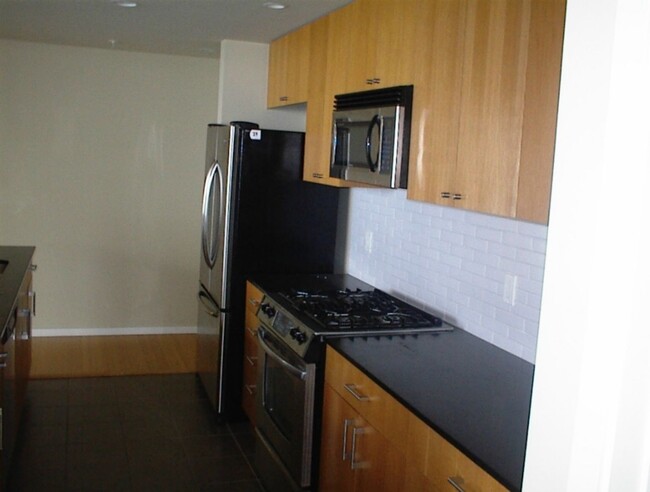 Building Photo - 2 Bed 2 Bath in heart of Seattle