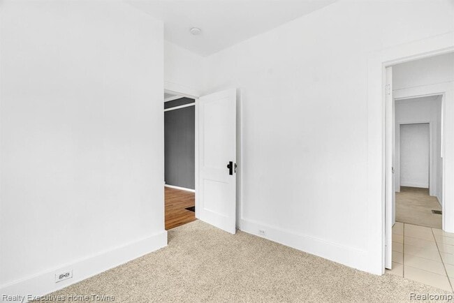 Building Photo - 1217 Mansfield St