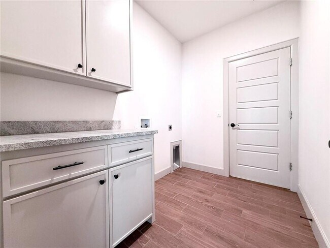 Building Photo - 1049 Parker Ln