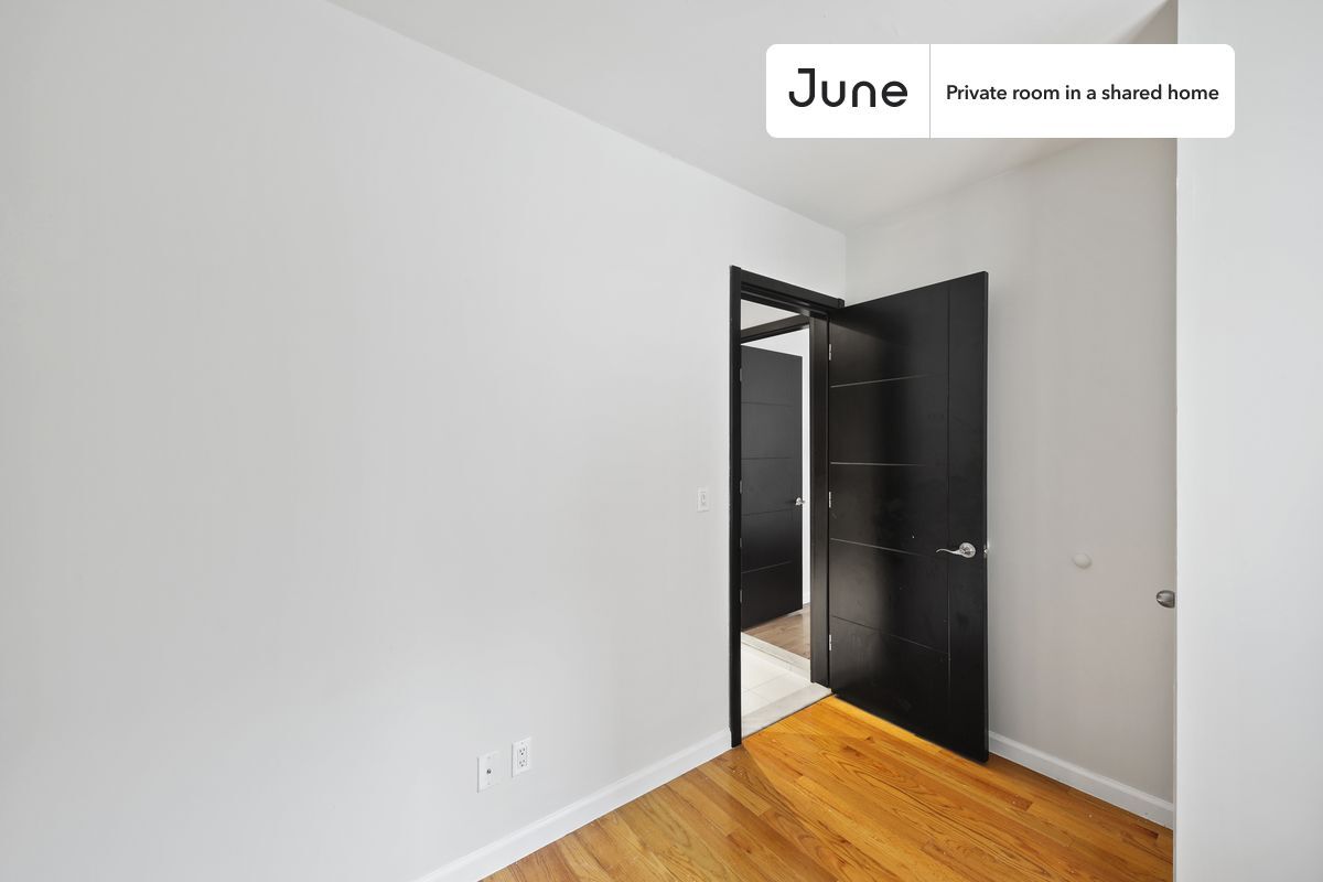 Building Photo - Room in Shared 3 bed/1 bath home