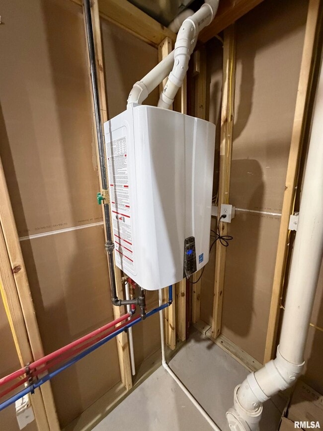 Building Photo - 2625 E 56th Ct