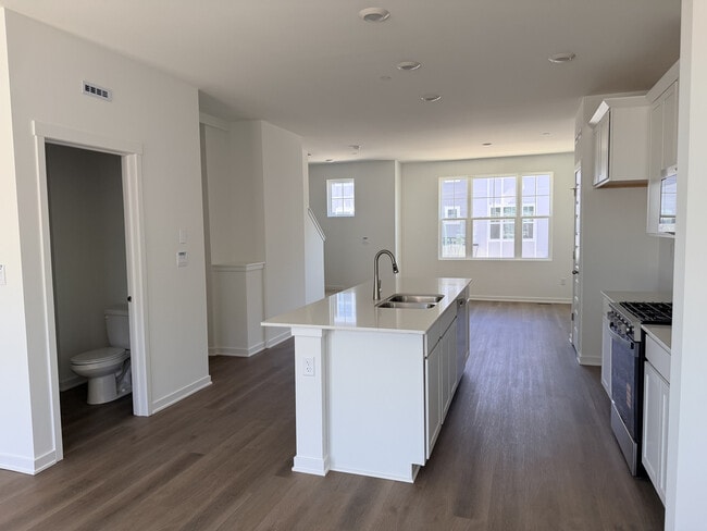 Building Photo - 563 Yosemite Wy