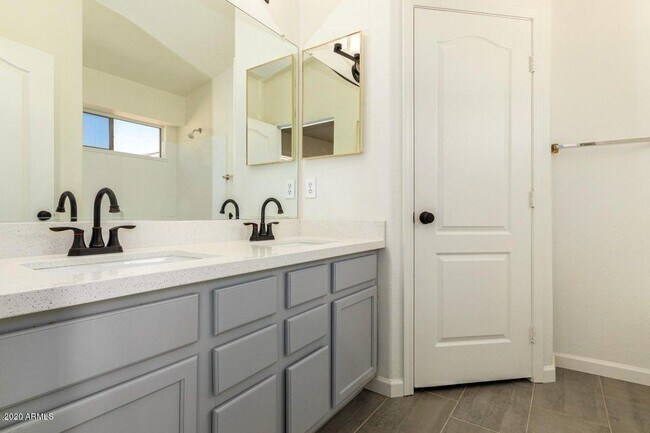 Building Photo - 6444 W Tonto Dr