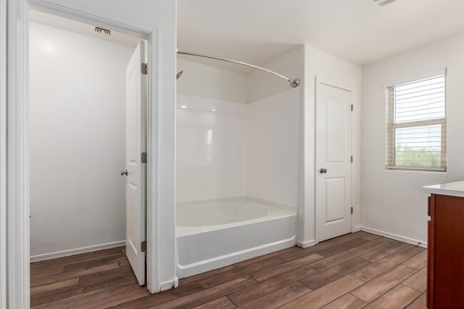 Building Photo - 25548 W Euclid Ave