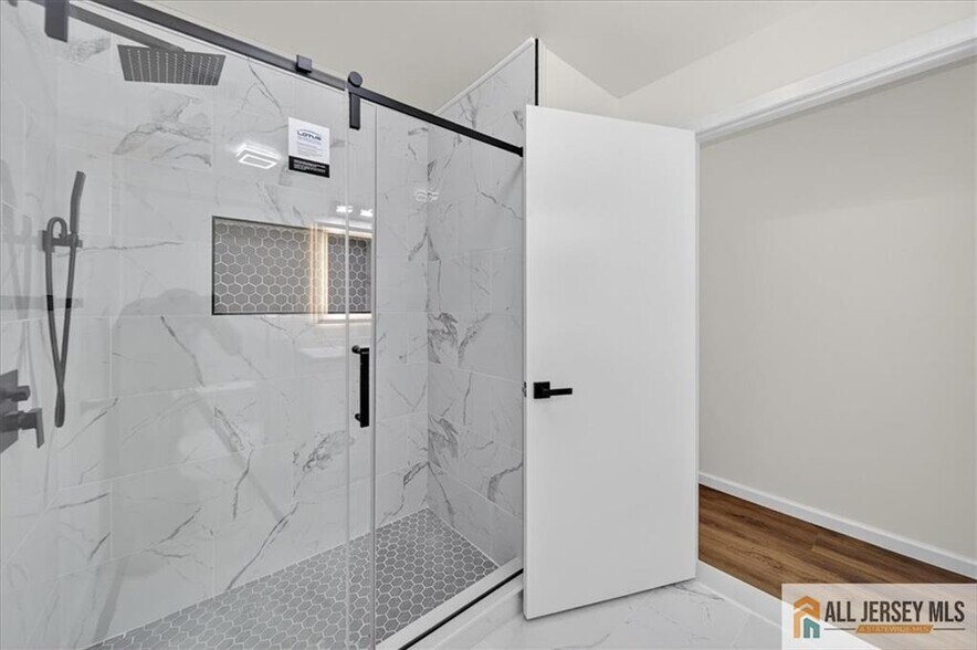 Building Photo - 19 Harris St