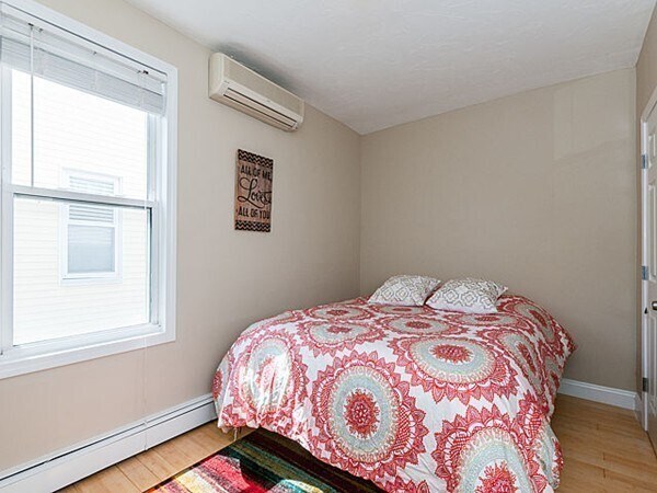 Building Photo - 154 Boylston St