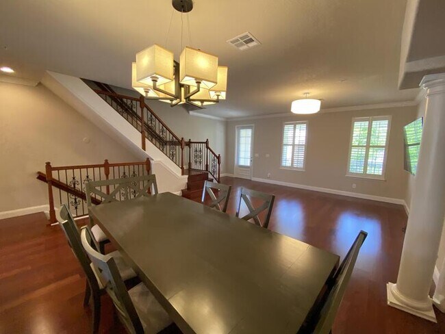 Building Photo - 4570 Virginia Dr