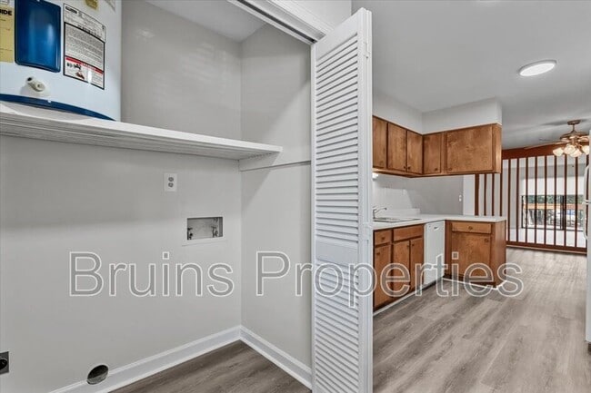 Building Photo - 1522 Benjamin Pkwy