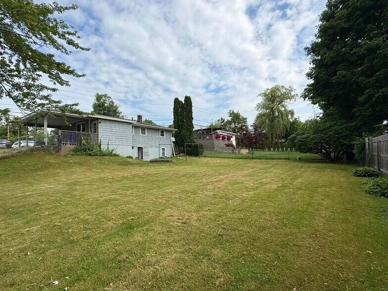 Building Photo - 384 Huse Rd