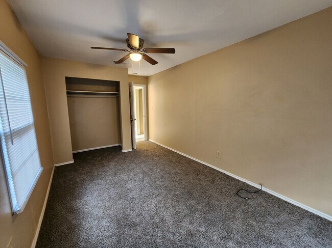Building Photo - 36 18th Ave N