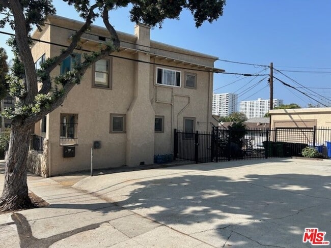 Building Photo - 237 Marine St