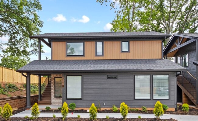 Building Photo - Medford Mews, Carriage House 317