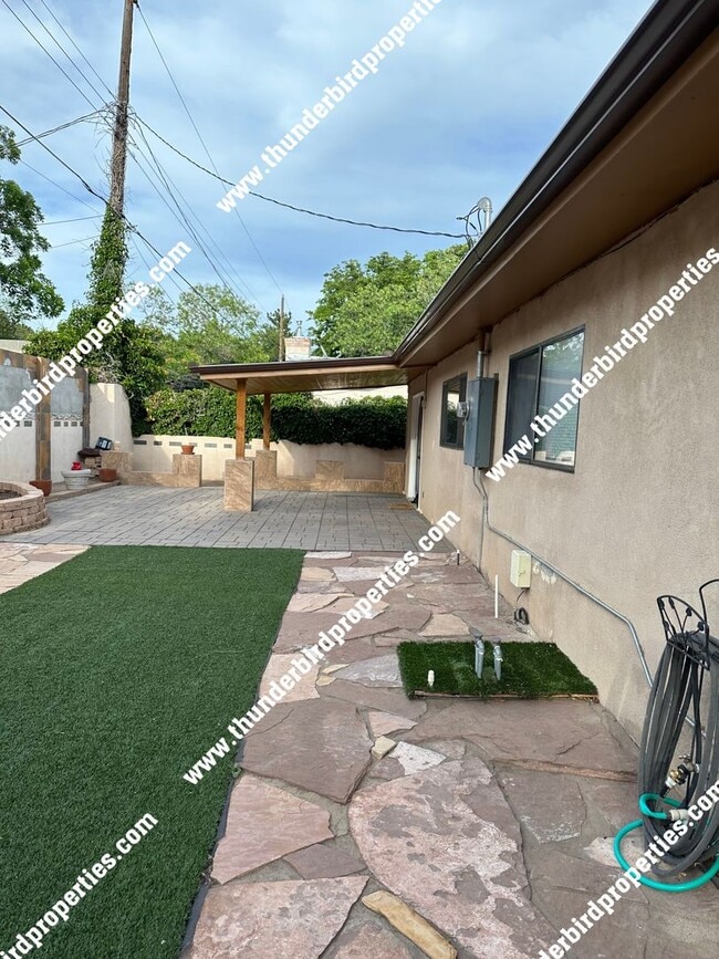 Building Photo - Gorgeous NE Heights Home