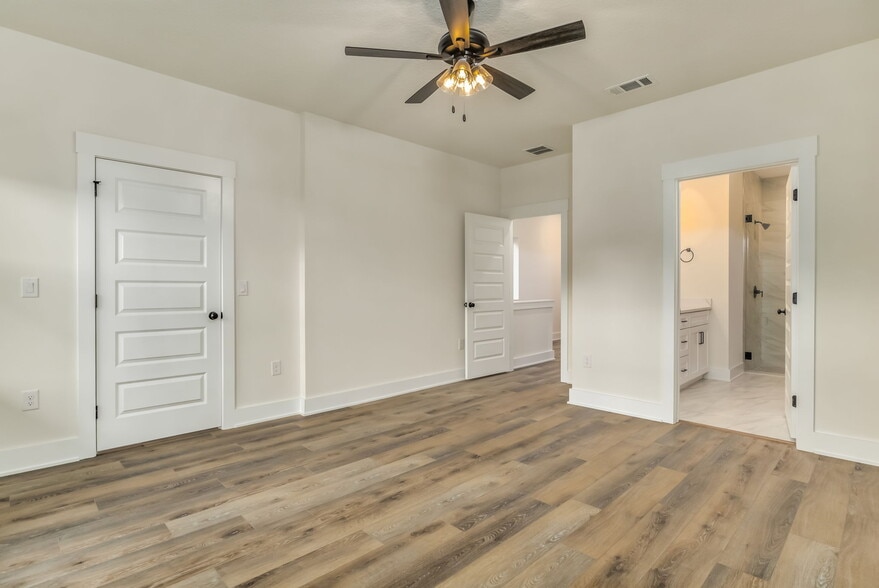 Building Photo - 520 N De Villiers St