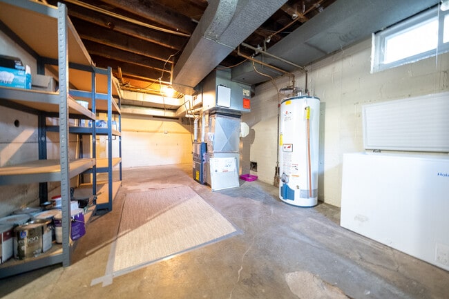 Building Photo - 2019 19th Ave NE