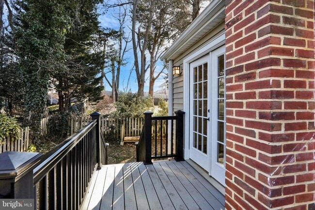 Building Photo - 722 Genessee St