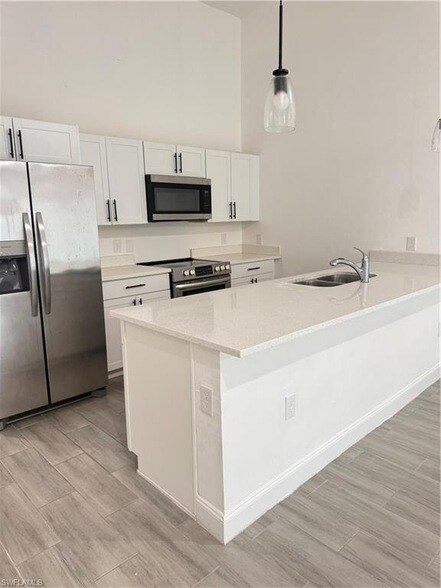 Building Photo - 851 Bedford Dr