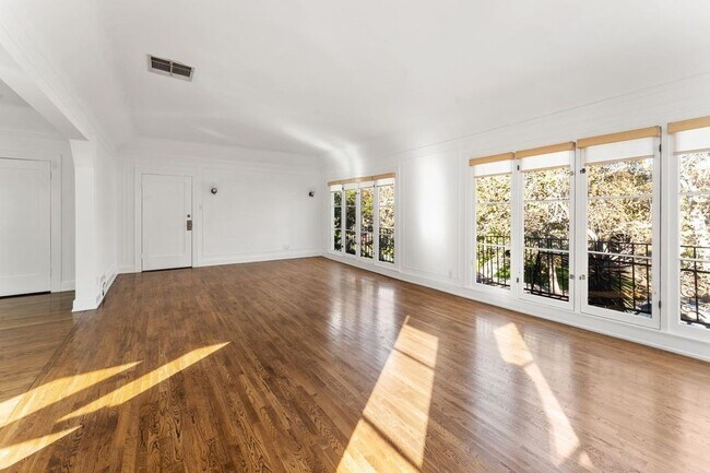 Interior Photo - 175-181 N. Sycamore Avenue,