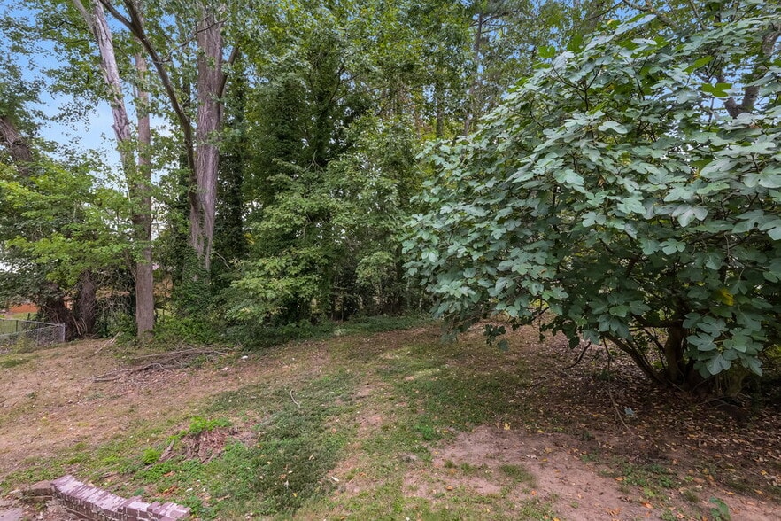 Building Photo - 2230 Kilarney Rd