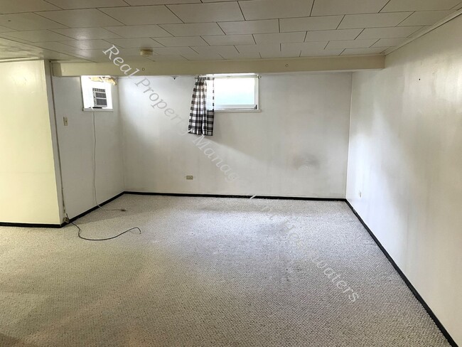 Building Photo - 3 Bedroom 2 Bath House for Rent - Pet Frie...