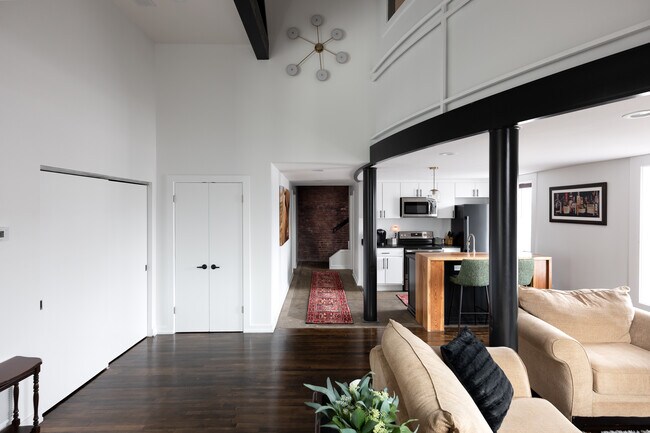 Building Photo - 223 S Hancock St