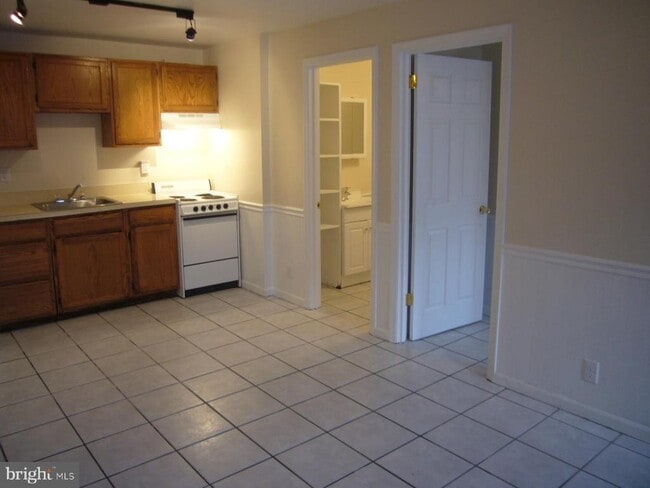 Building Photo - 335 Marshall St