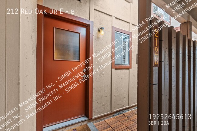 Building Photo - 212 Red Oak Dr E