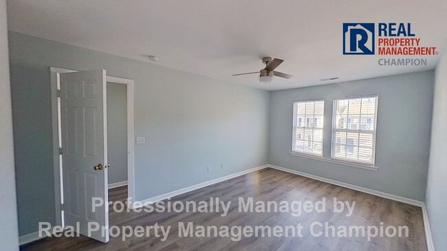 Building Photo - Cute 3 BD/2 BA Townhome Style Near UNCW