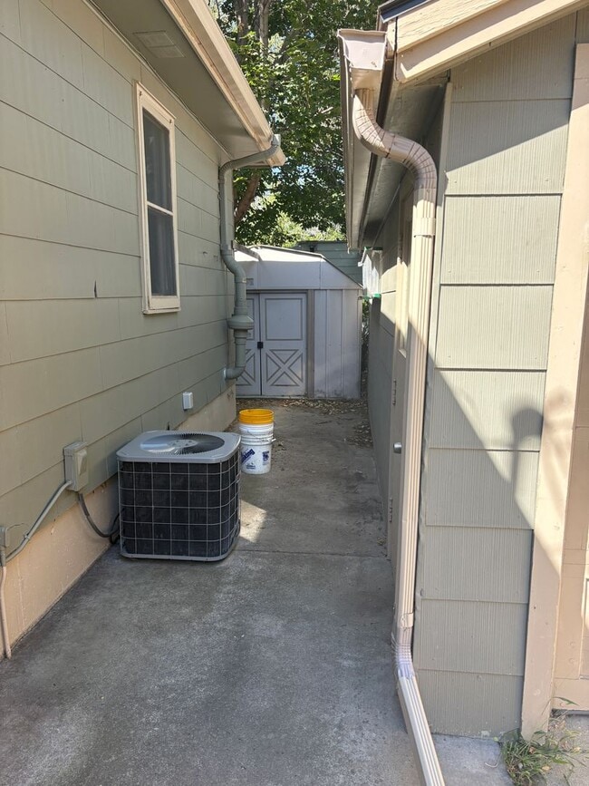 Building Photo - Cute midtown home for rent - pet friendly