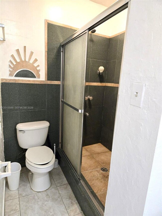 Building Photo - 4610 SW 40th St
