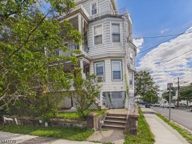 Building Photo - 139 Fairview Ave