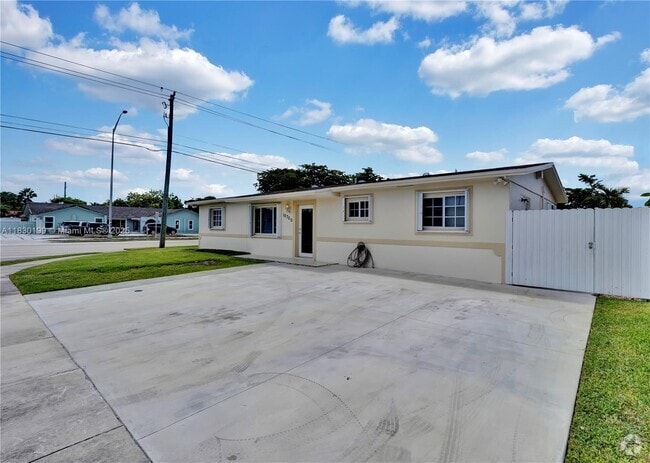 Building Photo - 10700 SW 63rd St