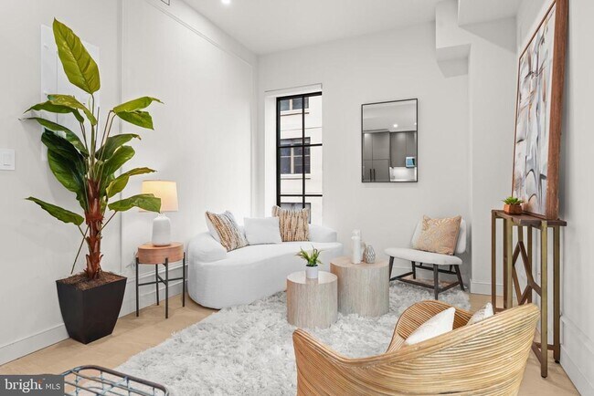 Building Photo - 2121 Ward Pl NW