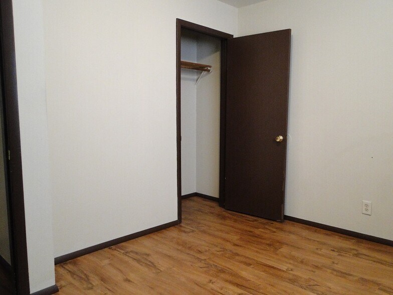 Building Photo - 433 N Old St Louis Rd