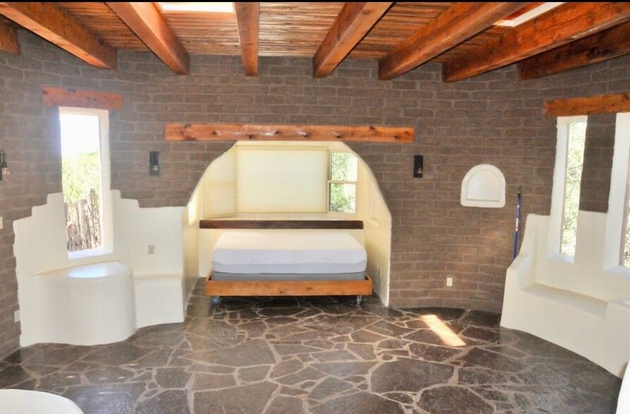 Building Photo - 388 Calle Loma Norte