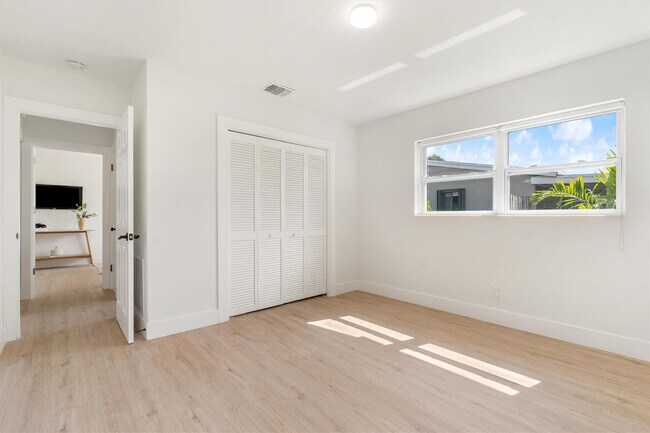 Building Photo - 181 NW 48th Ct
