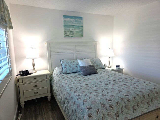 Building Photo - 285 107th Ave