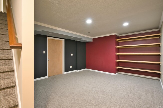 Building Photo - 625 Perolla Dr