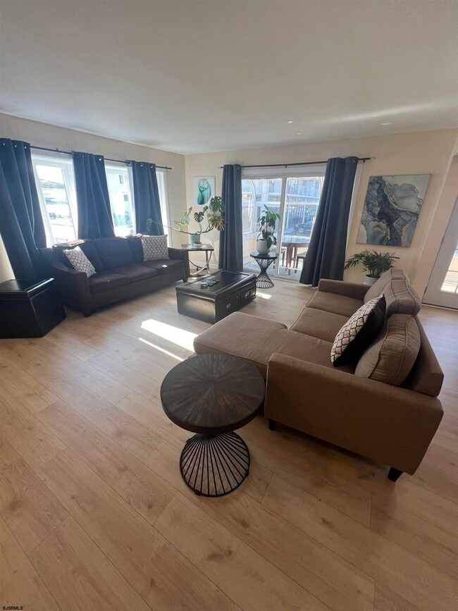 Building Photo - 239 N Derby Ave